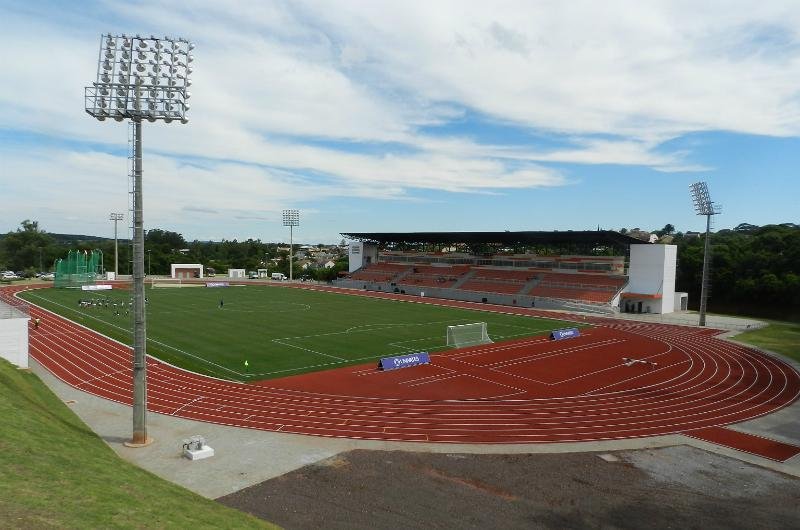 Local possui campo de futebol certificado pela Fifa e pista de atletismo reconhecida pela IAAF