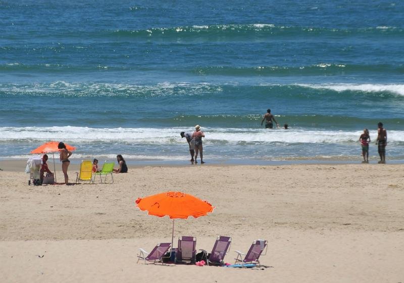 Movimento nas praias &eacute; fraco, mas deve aumentar muito, especialmente durante as festas de final de ano