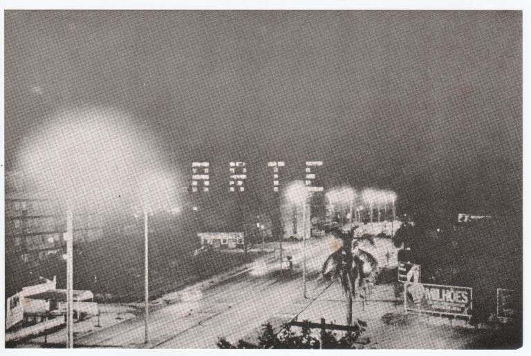 Interven&ccedil;&atilde;o urbana realizada em janeiro de 1980, em Porto Alegre, pelo coletivo 3N&oacute;s3