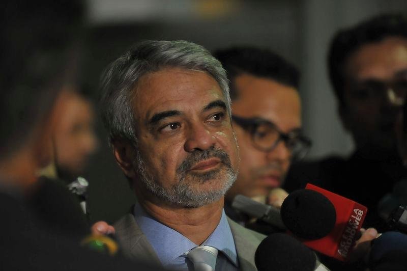 Senador Humberto Costa prop&otilde;e quebra de sigilos