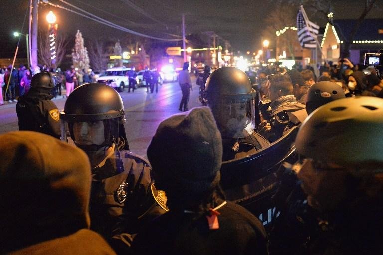 Protesto pela morte de jovem negro mobilizou pol&iacute;cia de Ferguson
