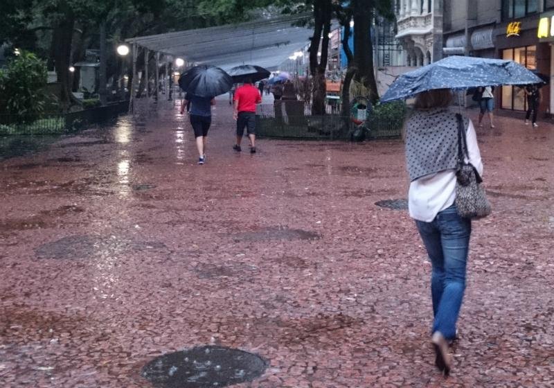 Quarta-feira tamb&eacute;m deve ser de chuva