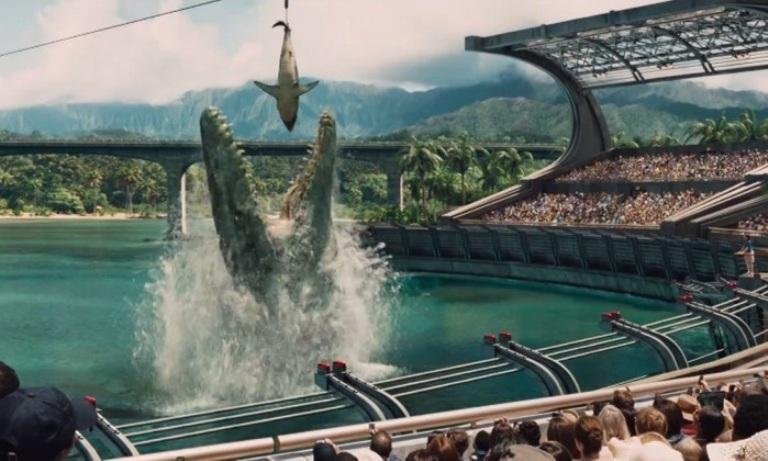 Cena do trailer mostra p&uacute;blico animado no Parque dos Dinossauros