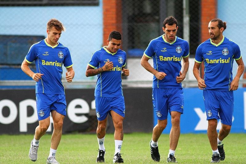 Titulares do Gr&ecirc;mio fizeram trabalhos leves nesta segunda