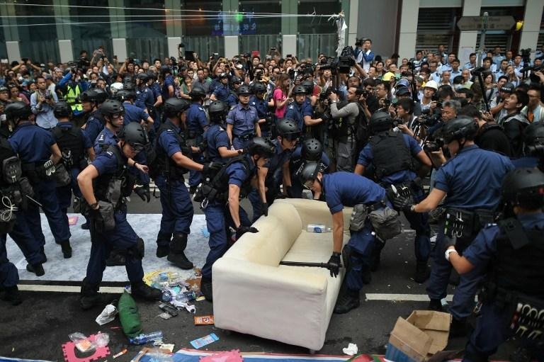 Mais de 100 pessoas s&atilde;o detidas em protesto em Hong Kong 