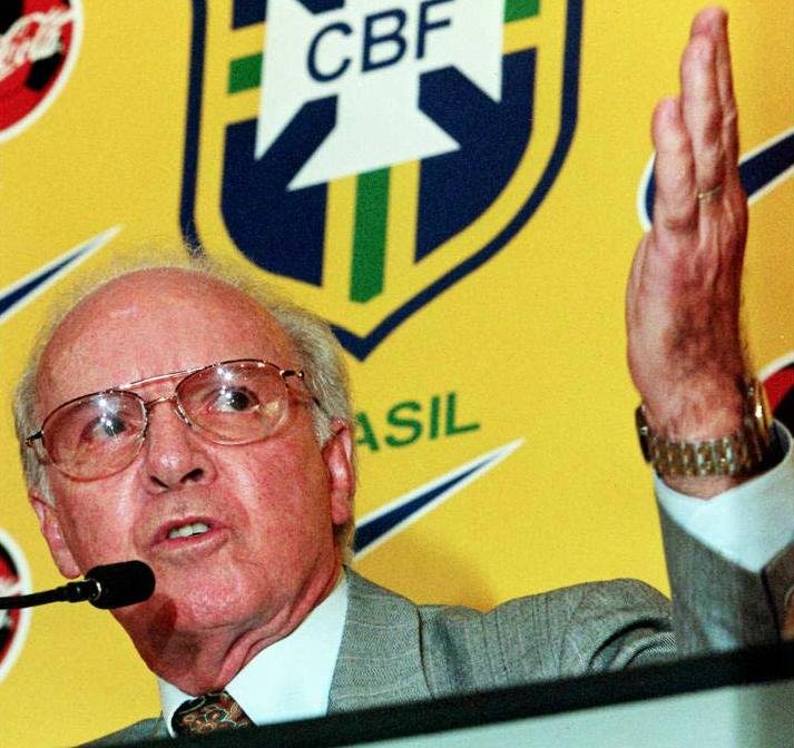 Zagallo e filho s&atilde;o v&iacute;timas de assalto &agrave; m&atilde;o armada no Rio