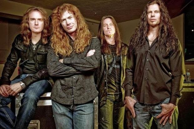 Shawn Drover (terceiro da esquerda para a direita) e Chris Broderick (quarto da esquerda para a direita) anunciaram a sa&iacute;da da banda 