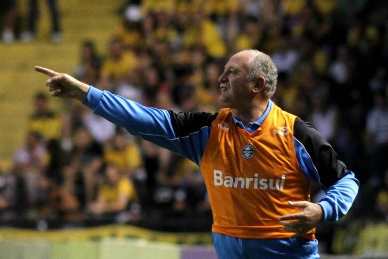 Gr&ecirc;mio &eacute; absolvido por haste de &oacute;culos atirada no gramado do Crici&uacute;ma