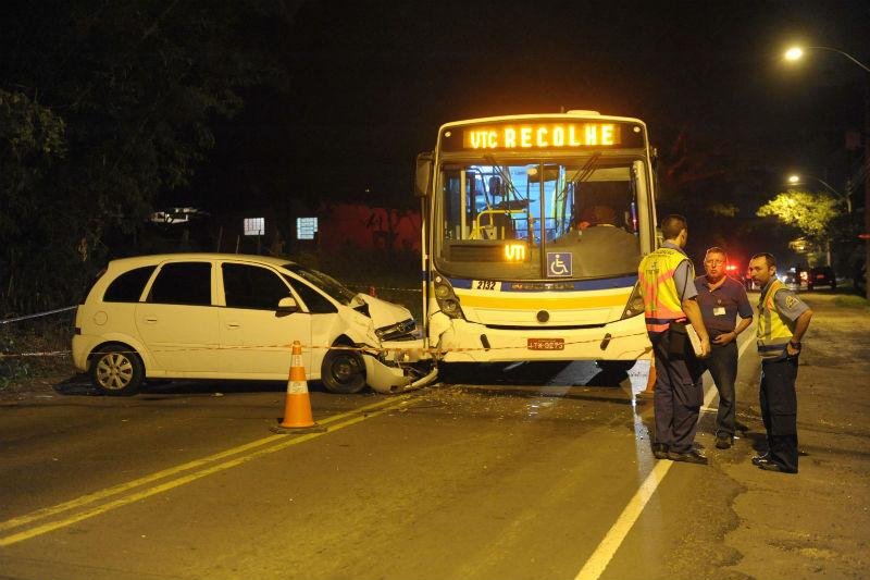  O condutor da Meriva morreu ap&oacute;s sofrer um ataque card&iacute;aco