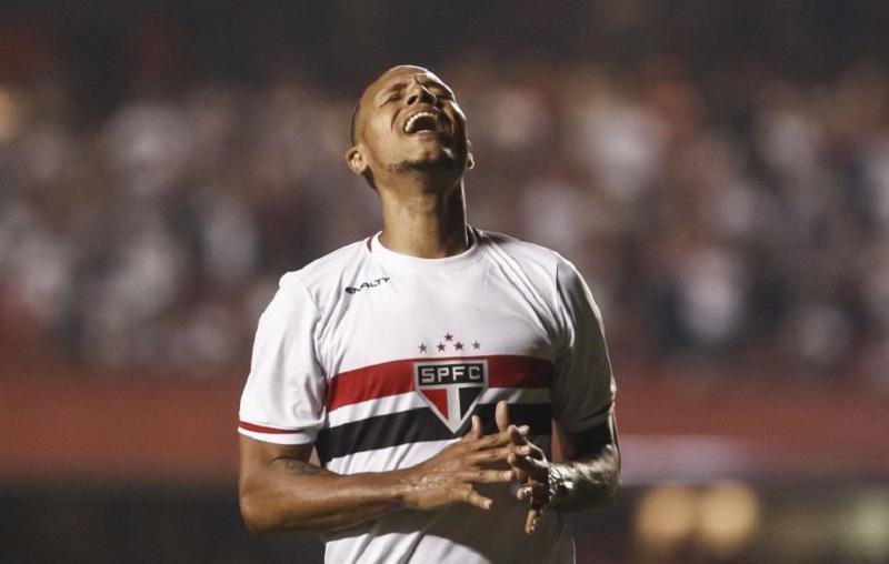 Tricolor perdeu muitas oportunidades de matar o jogo no tempo normal