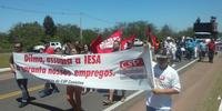 Funcionários da Iesa fazem manifestação em Charqueadas