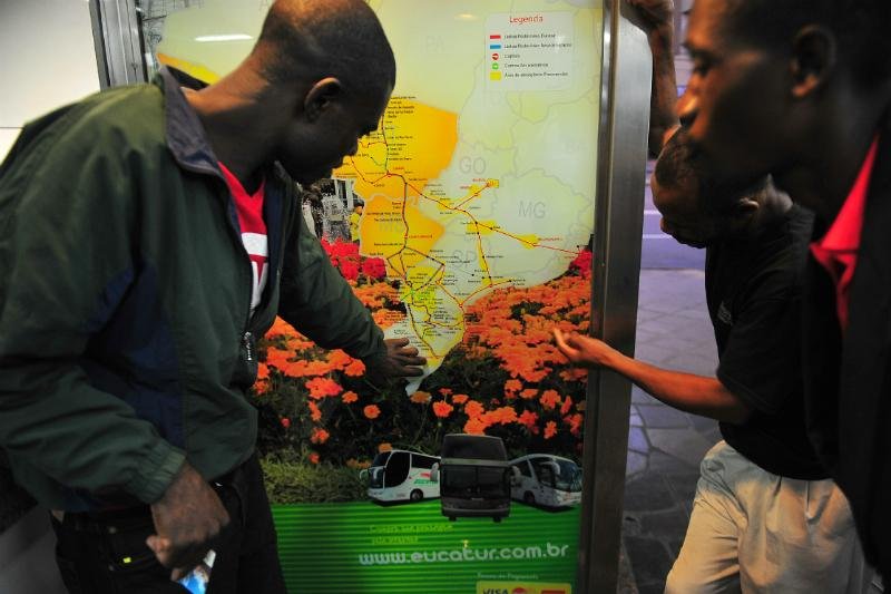 Estado e Prefeitura discutem situa&ccedil;&atilde;o de haitianos em Porto Alegre