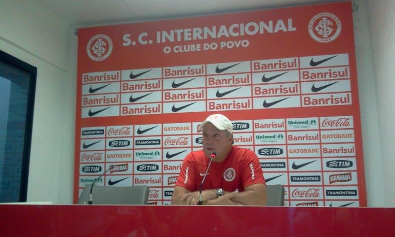 Se n&atilde;o respeitar o Palmeiras, vai quebrar cara, avisa Abel