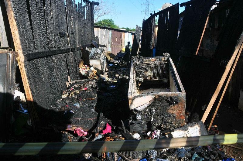 Fogo se espalhou rapidamente pela casa