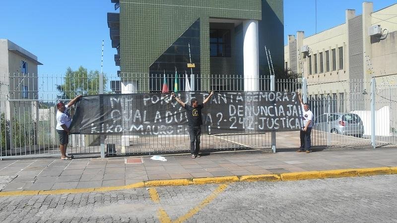 Familiares realizaram protesto nesta sexta