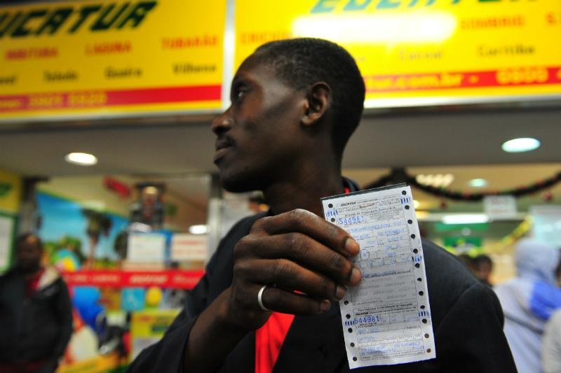Rodovi&aacute;ria distribuiu passagens para imigrantes que tinham como destino outros estados