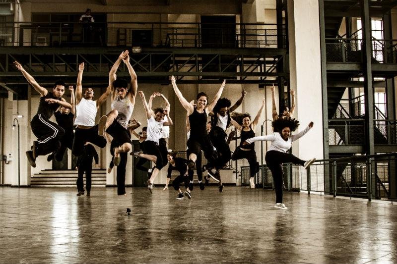 Grupo possui forma&ccedil;&atilde;o em bal&eacute;, dan&ccedil;as urbanas, sapateado americano, jazz e dan&ccedil;as de sal&atilde;o