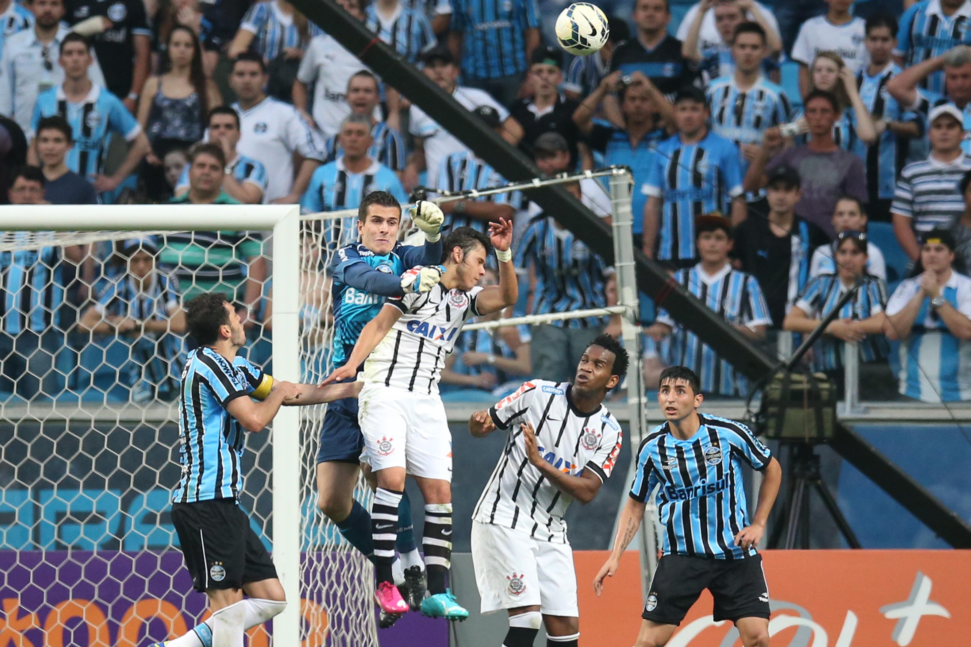 Gr&ecirc;mio precisa secar o Corinthians neste domingo