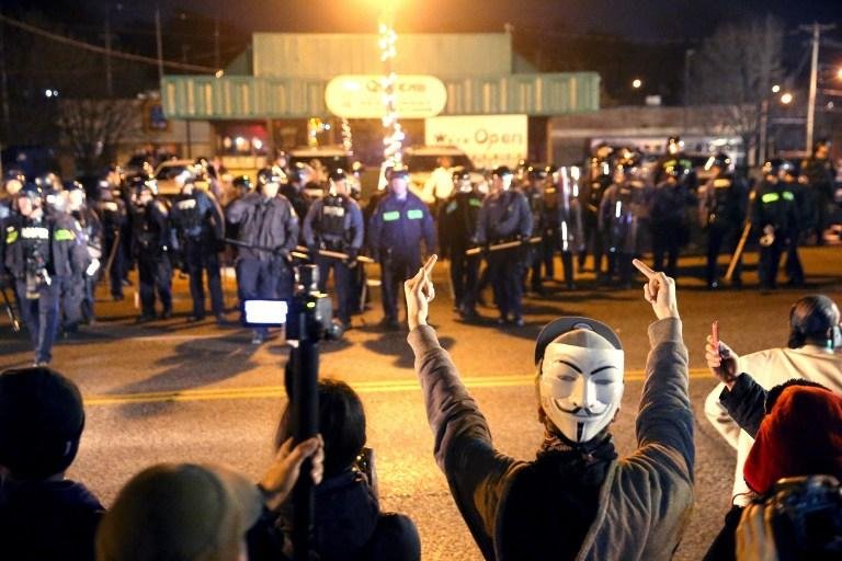 Decis&atilde;o do juri norte-americano gerou protestos em Ferguson