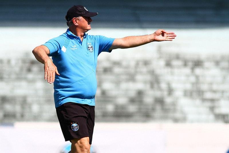 Gr&ecirc;mio de Felip&atilde;o precisa vencer o Bahia e torcer por derrota do Corinthians