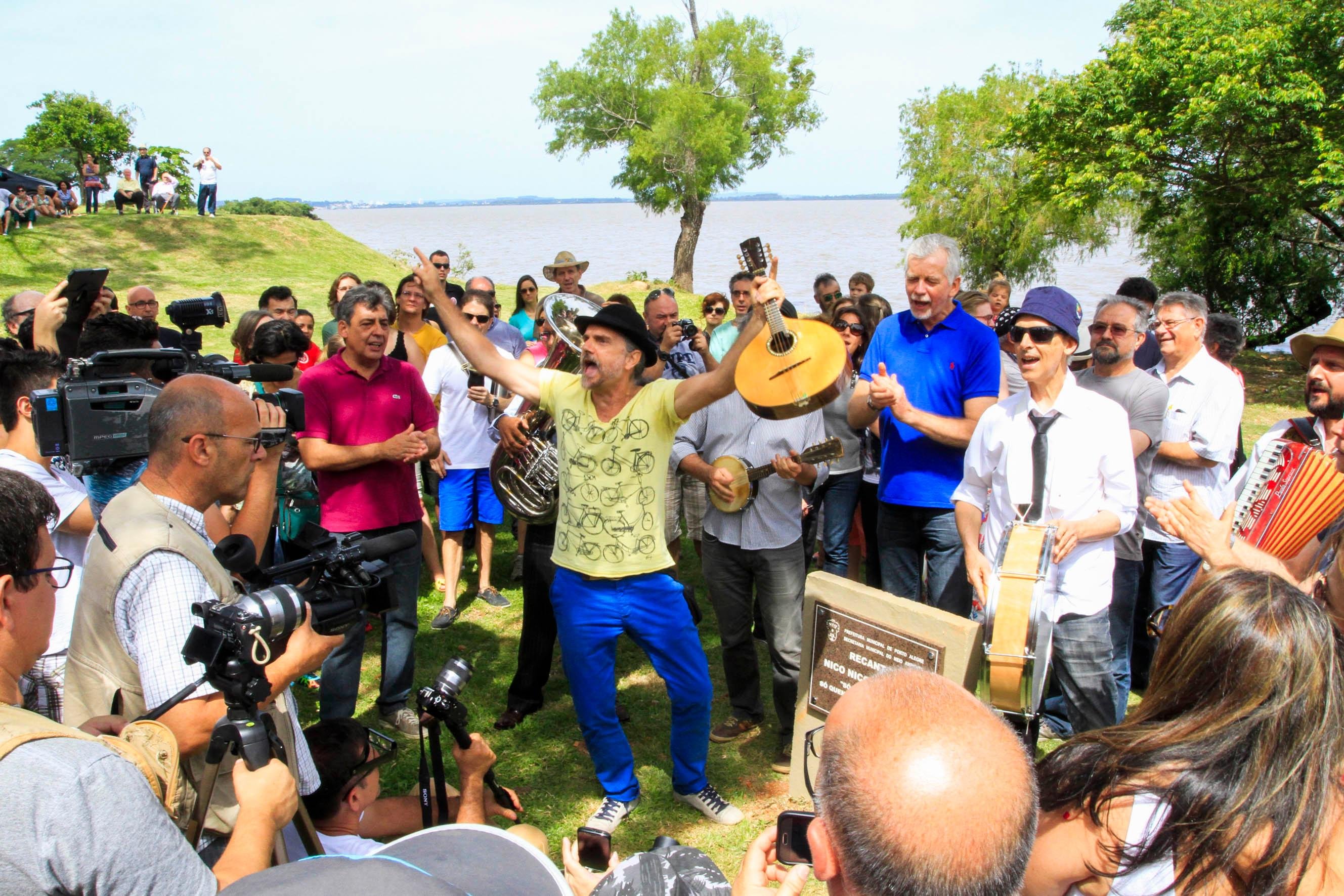 Pra&ccedil;a &eacute; batizada em homenagem a Nico Nicolaiewski