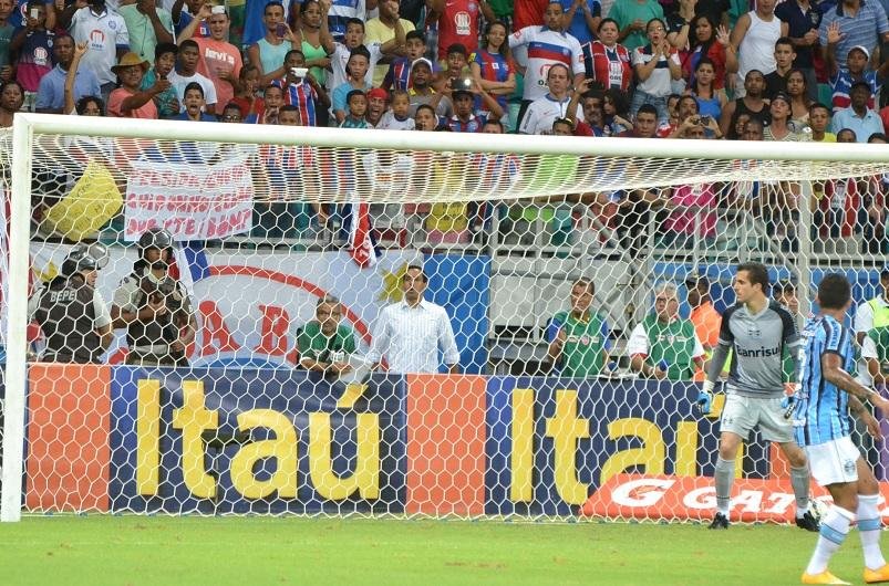 Tricolor foi dominado pelos donos da casa no primeiro tempo e foi batido por 1 a 0