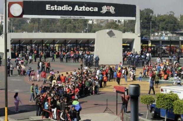F&atilde;s lotaram est&aacute;dio para despedida 