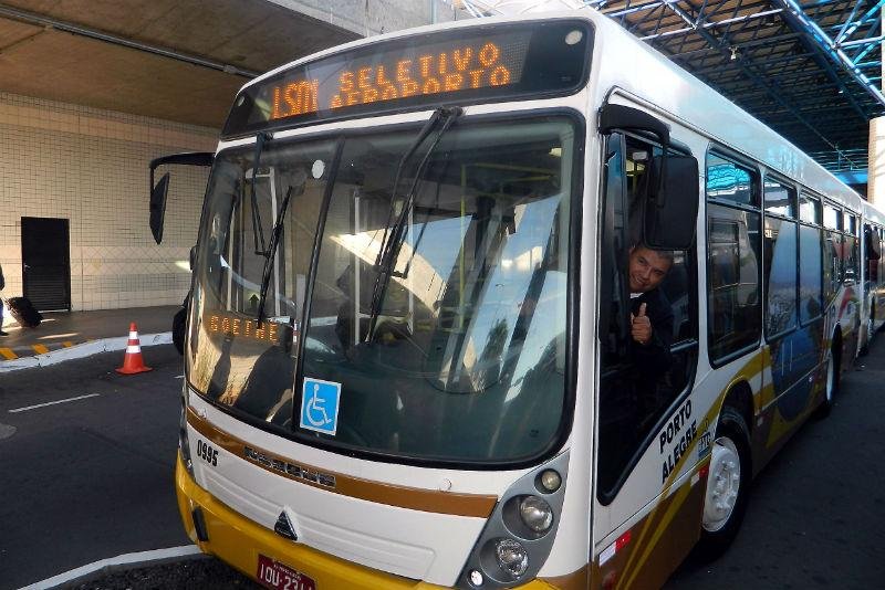 O valor da passagem, por ser uma linha seletiva e com &ocirc;nibus especiais, &eacute; de R$ 5 reais