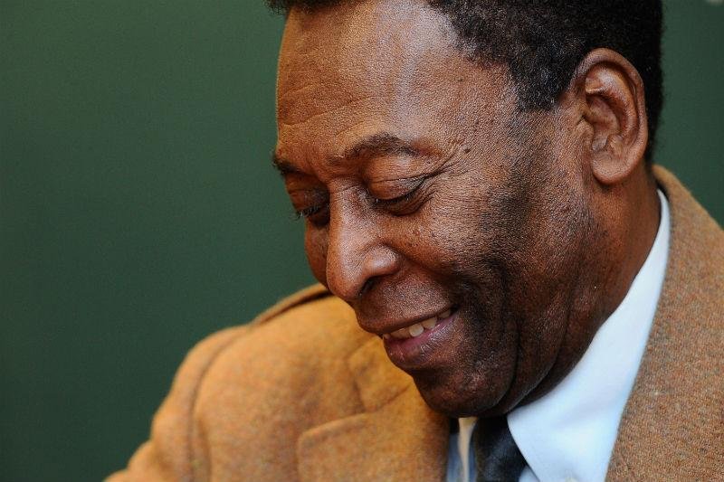 Pel&eacute; passar&aacute; por nova avalia&ccedil;&atilde;o na manh&atilde; de ter&ccedil;a-feira