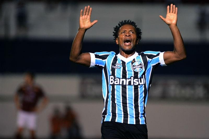 Gr&ecirc;mio define redu&ccedil;&atilde;o da folha salarial e Z&eacute; Roberto pode sair 
