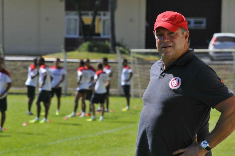 Pedida alta de Tite faz Corinthians pensar em Abel e Oswaldo 