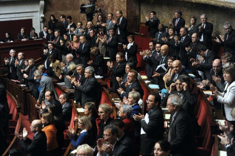Texto proposto pela bancada socialista teve 339 votos a favor e 151 contra