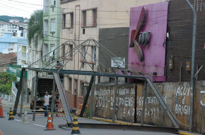 Inc&ecirc;ndio na boate Kiss provocou a morte de 242 pessoas