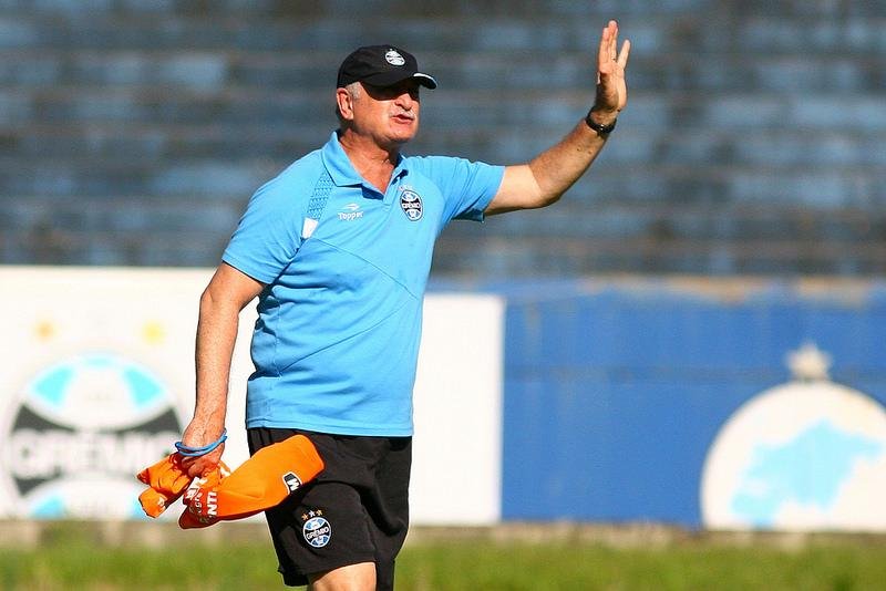 Felip&atilde;o poder&aacute; comandar Gr&ecirc;mio contra Flamengo