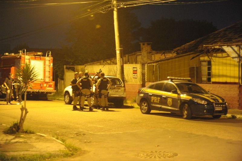 BM cerca o local na tentativa de liberar v&iacute;timas