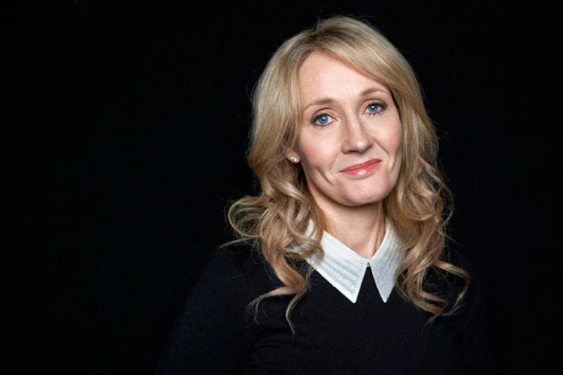 J.K. Rowling publicar&aacute; novas hist&oacute;rias de Harry Potter at&eacute; o Natal