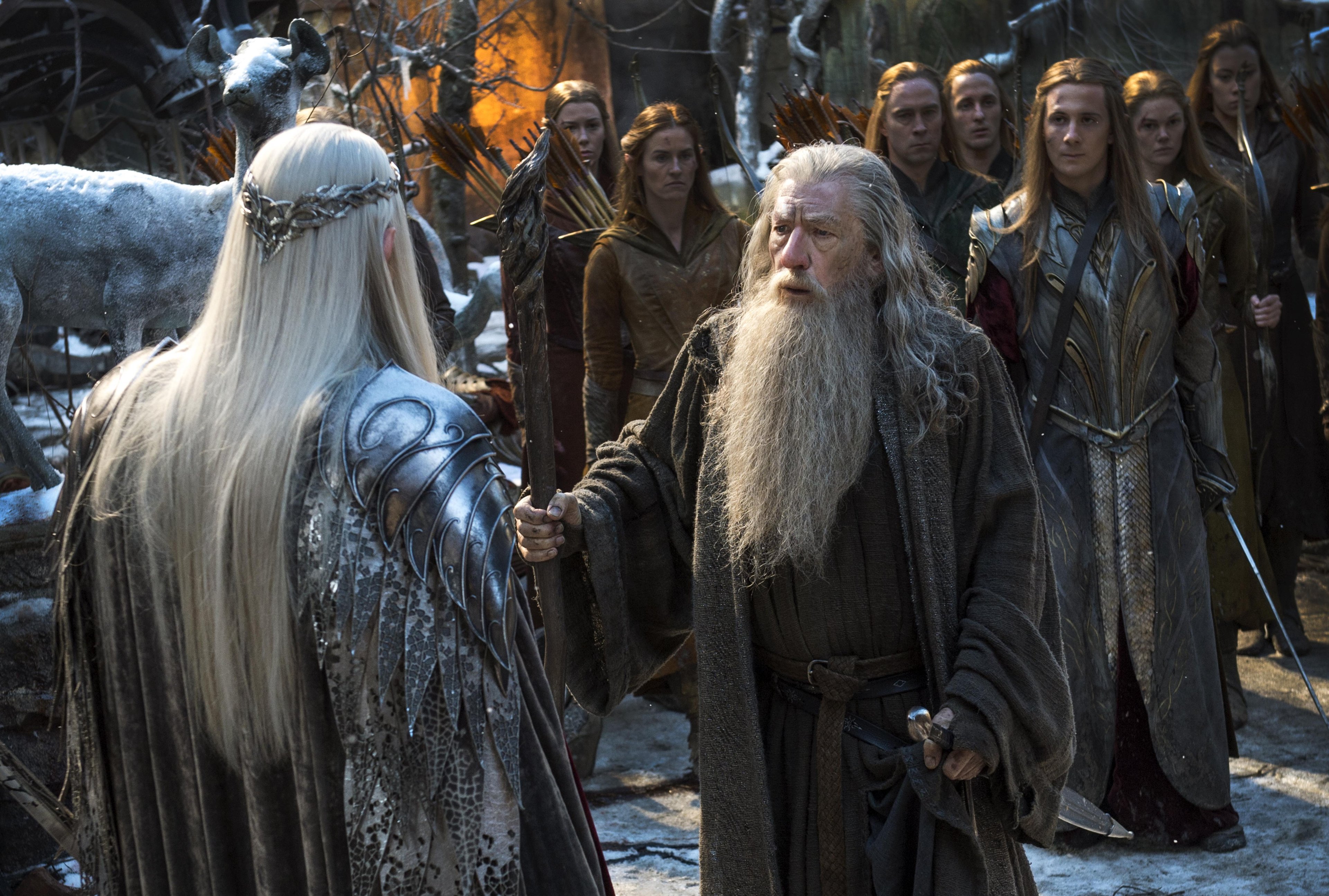 Ator Ian McKellen retorna como o personagem Gandalf, o Cinzento, no terceiro filme da saga O Hobbit 