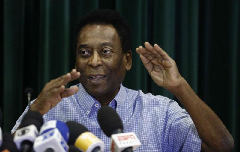 Pel&eacute; recebeu alta do hospital nesta ter&ccedil;a