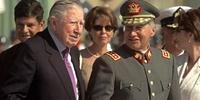 Augusto Pinochet (E) morreu há oito anos