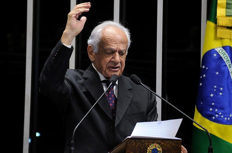 Senador deixar&aacute; a Casa a partir de fevereiro de 2015