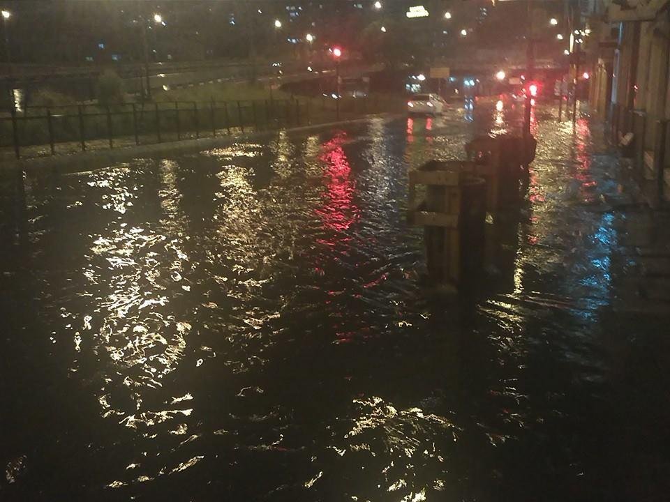 Chuva causa transtornos na noite desta quarta, em Porto Alegre