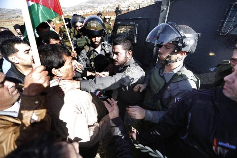 Israel refor&ccedil;a presen&ccedil;a do ex&eacute;rcito ap&oacute;s morte de dirigente palestino 
