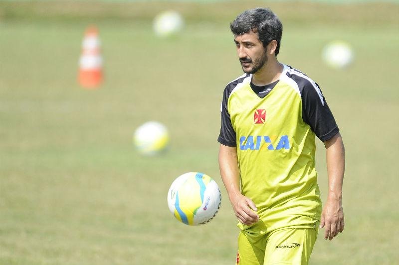 Douglas assinar&aacute; contrato de um ano com Gr&ecirc;mio 