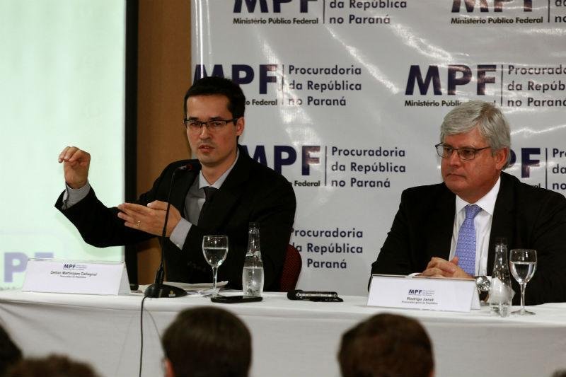 Executivos de empreiteiras foram denunciados nesta quinta-feira pelo &oacute;rg&atilde;o