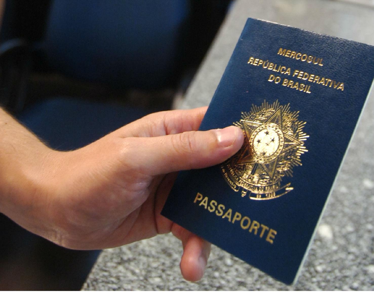 Governo amplia de 5 para 10 anos validade de passaportes 
