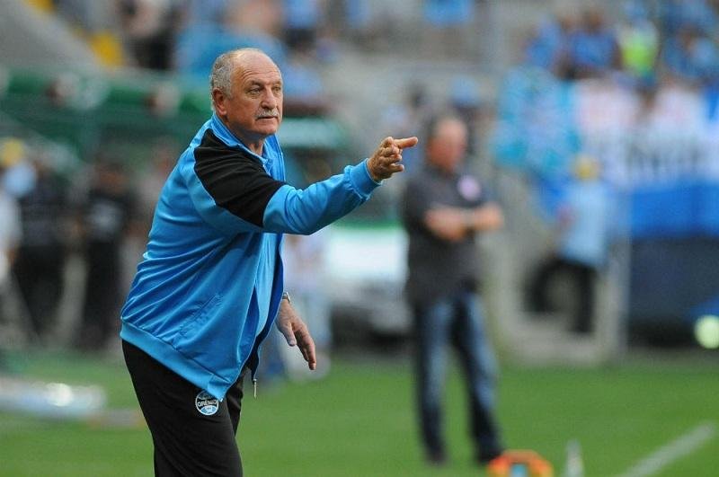 Gr&ecirc;mio quer dois atletas que venham para formar a defesa de Felip&atilde;o