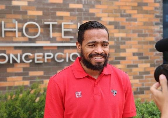 Rui Costa tenta a contrata&ccedil;&atilde;o do lateral Alvaro Pereira no Uruguai