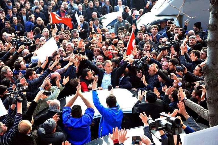 Manifestantes protestam contra pris&atilde;o de editor de jornal na Turquia