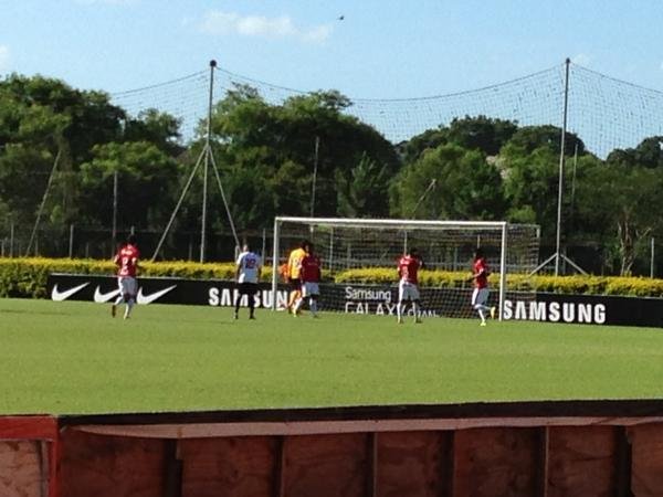 Colorado j&aacute; entrou em campo eliminado, mas mostrou bom futebol para fazer 2 a 0