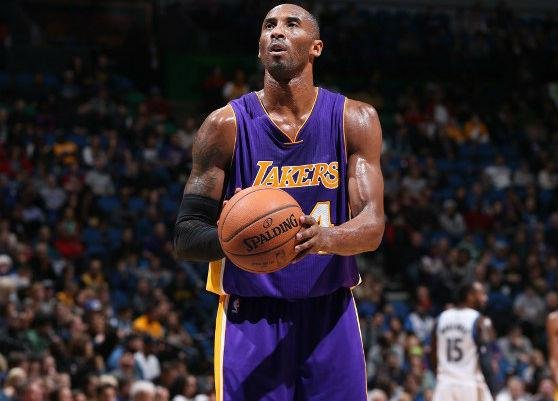 Kobe Bryant supera Jordan como terceiro cestinha da hist&oacute;ria da NBA